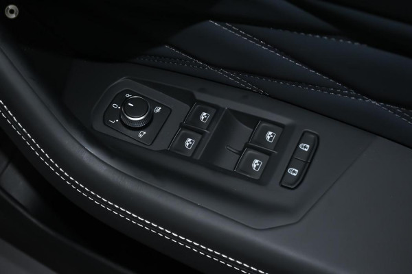 2025 Volkswagen Touareg RC 210TDI R-Line SUV Image 18