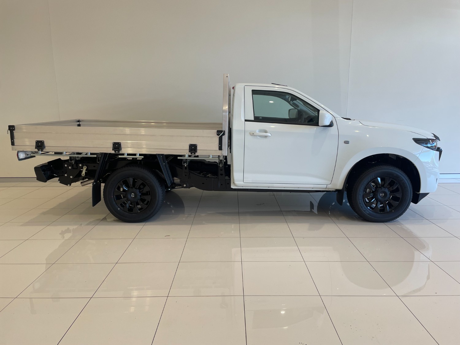 2024 Mazda BT-50 TF XT Cab Chassis Image 2