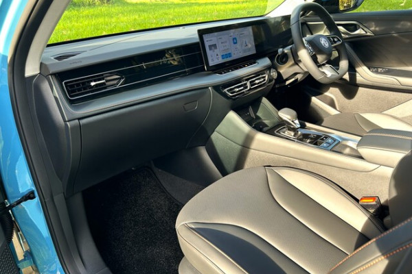2025 MG HS MGNHS1.5DCTESSE25 Essence SUV