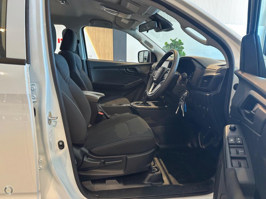 2026 MY25.5 Isuzu D-MAX RG SX High Ride Cab Chassis Image 6