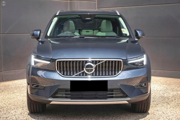 2026 Volvo XC40 XZ Ultra B4 Bright SUV Image 2