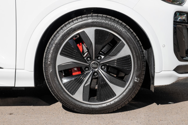 2025 Audi SQ6 e-tron GF  SUV image 21