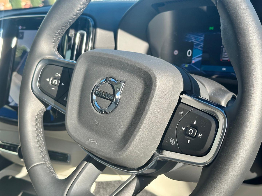 2026 Volvo XC40 XZ Ultra B4 Dark SUV Image 16