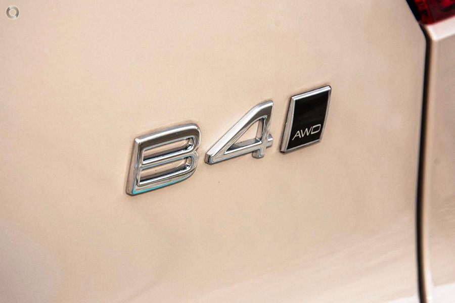 2026 Volvo XC40 XZ Ultra B4 Dark SUV Image 11