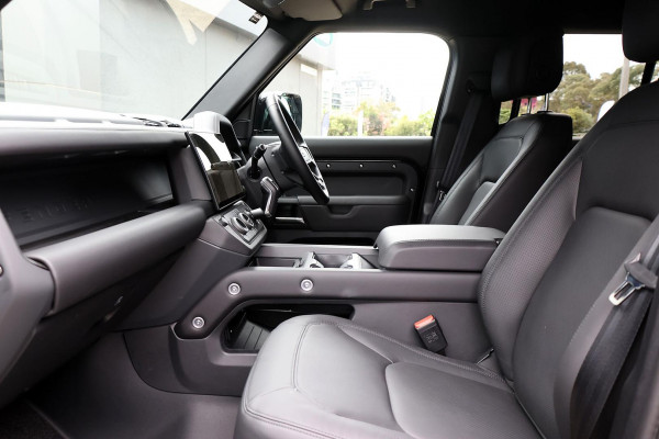 2026 Land Rover Defender L663 110 D350 X-Dynamic HSE SUV image 3