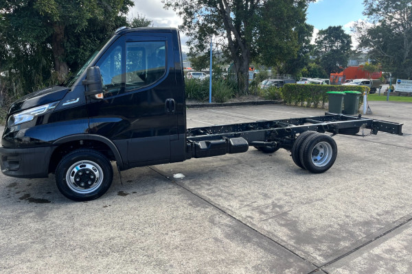 2023 Iveco Daily Cab Chassis Image 5