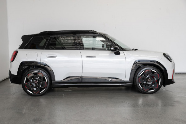 2025 MINI Aceman J05 JCW E Favoured Hatch image 3