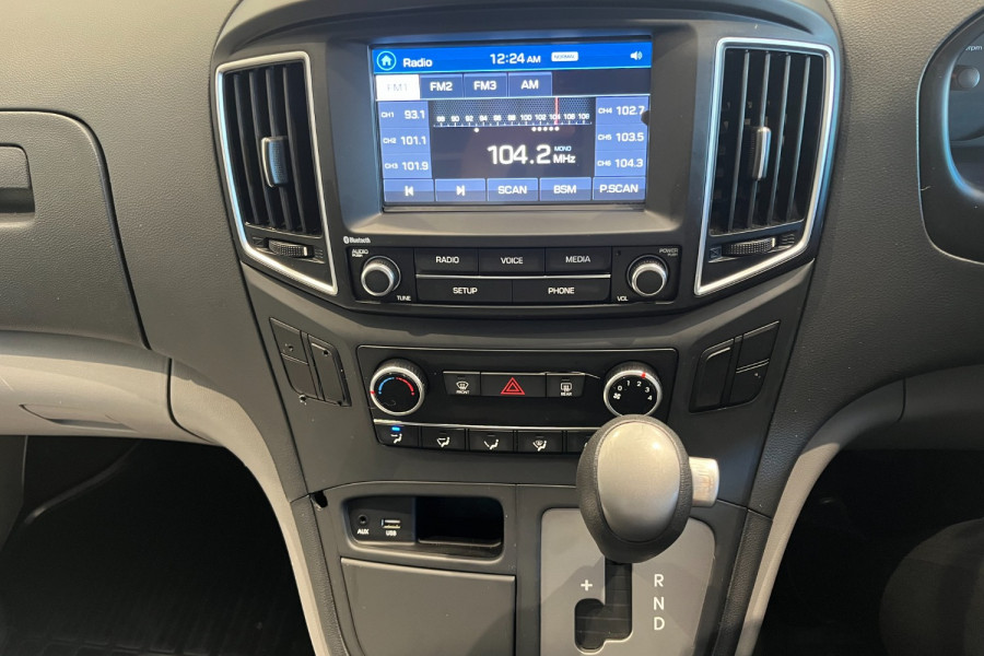 2017 Hyundai iLoad TQ3-V Series II  Van Image 10