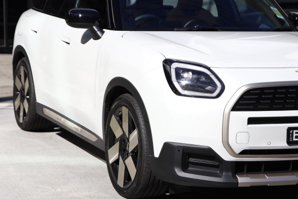 2026 MINI Countryman U25 SE Favoured SUV image 17