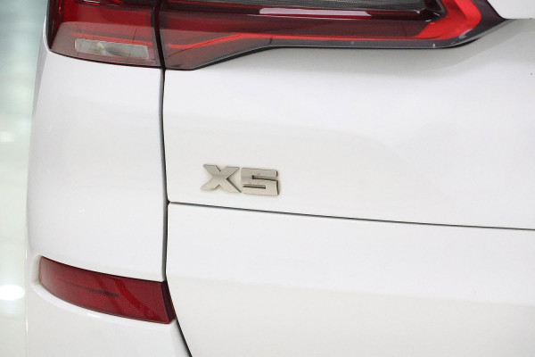 2019 BMW X5 G05 M50d SUV image 4