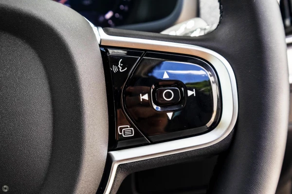 2025 MY26 Volvo XC90 L Series Ultra B5 Dark SUV Image 13