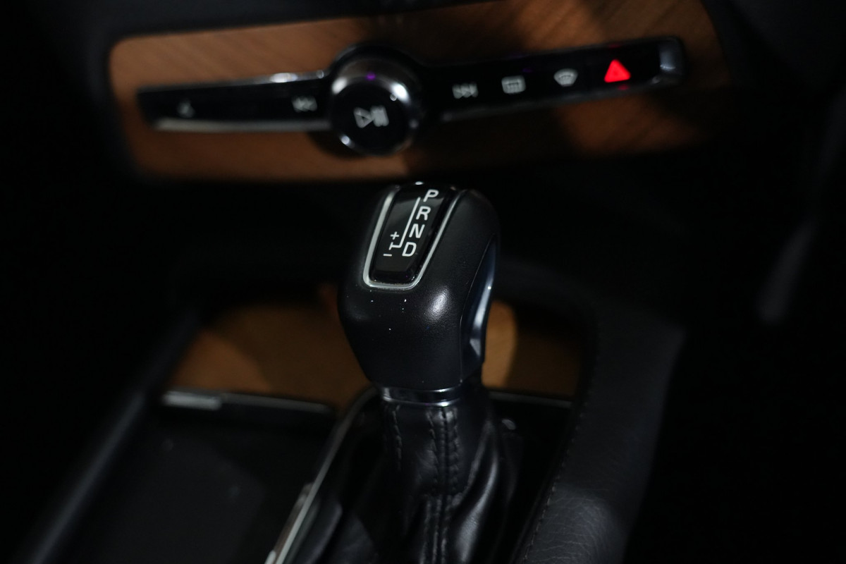 2021 Volvo XC90 L Series T6 Momentum SUV