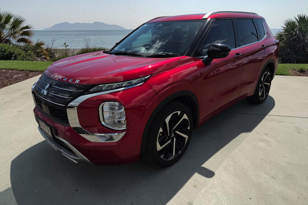 2022 MY22.5 Mitsubishi Outlander ZM Exceed SUV Image 3