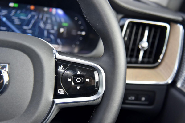 2025 MY26 Volvo XC60 UZ Ultra T8 Plug-in Hybrid Dark SUV Image 11