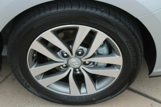 2019 [SOLD]    image 14