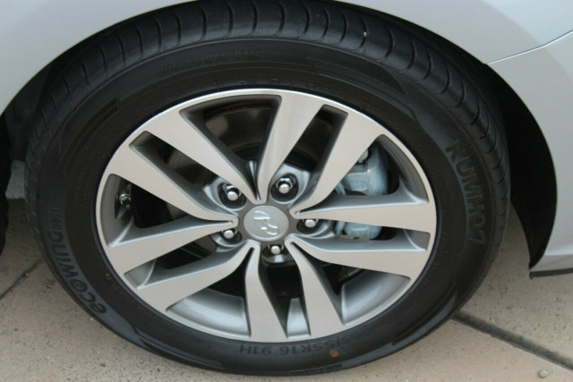 2019 [SOLD]    Mobile Image 14