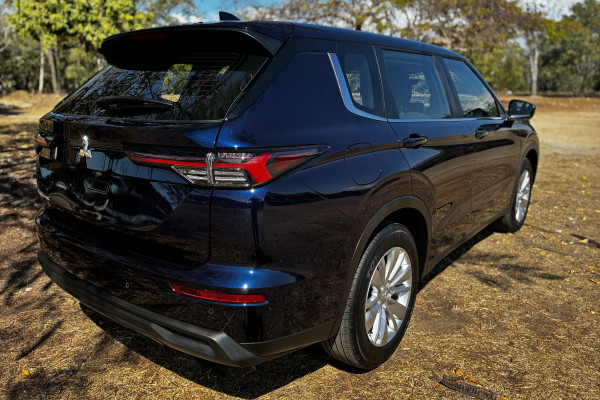 2026 Mitsubishi Outlander ZM ES SUV Image 6