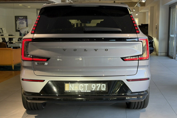 2026 Volvo EX90  Ultra Twin Motor Performance SUV Image 4