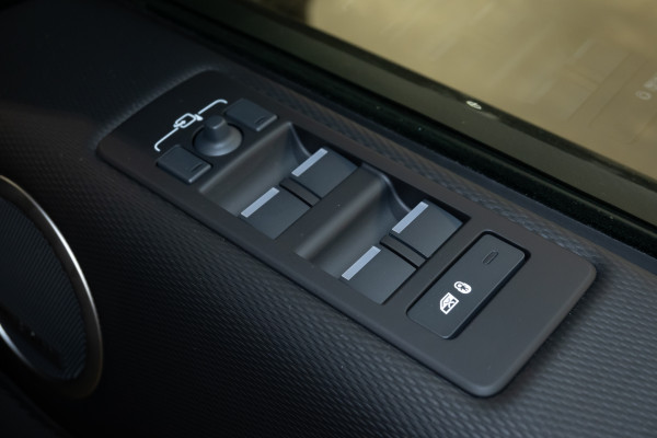 2026 Land Rover Discovery Series 5 D350 Dynamic SE SUV image 10