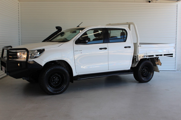 2017 Toyota HiLux GUN126R SR Cab chassis