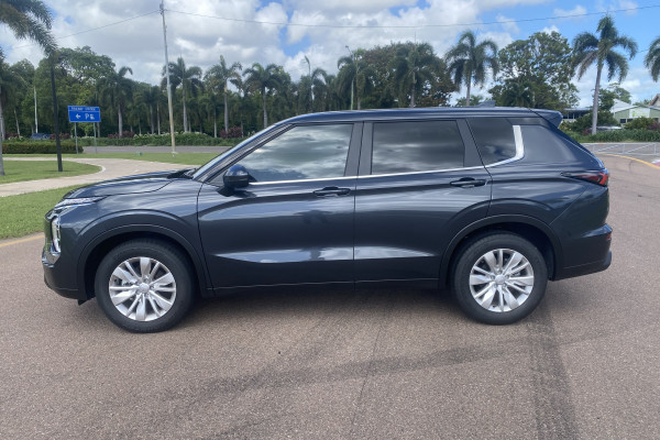 2025 MY26 Mitsubishi Outlander ZM ES SUV Image 8