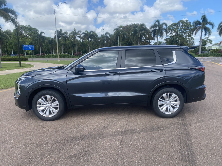 2025 MY26 Mitsubishi Outlander ZM ES SUV Image 8