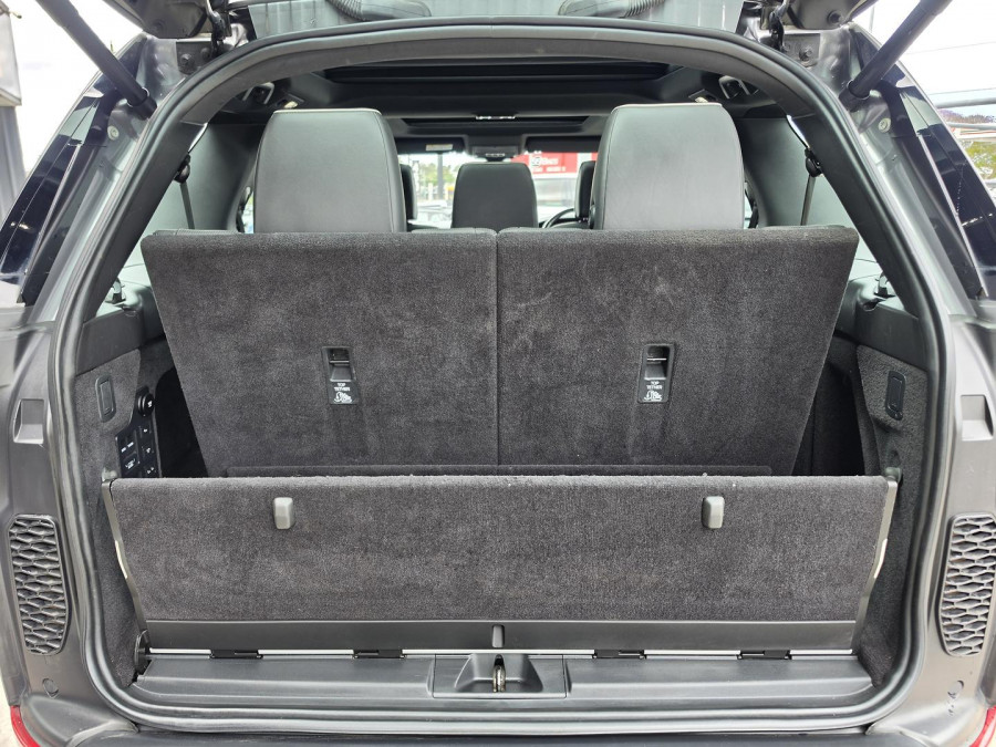 2018 Land Rover Discovery Series 5 HSE Luxury SUV Image 18