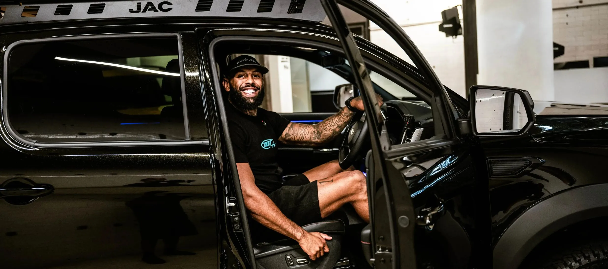 Right ute. Right time. Right price. And Josh Addo-Carr is already singing the JAC Hunter PHEV's praises.