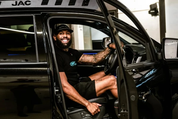 Right ute. Right time. Right price. And Josh Addo-Carr is already singing the JAC Hunter PHEV's praises.