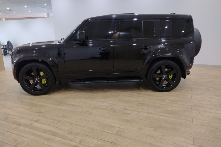 2024 MY25 Land Rover Defender L663 110 P525 V8 SUV