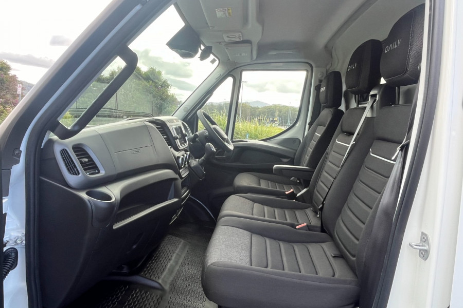 2024 Iveco Daily 35S18 Van Image 15
