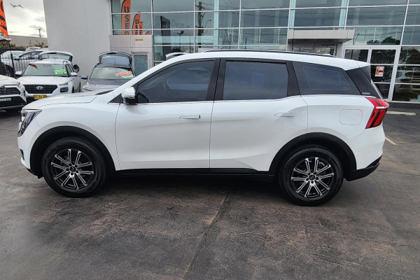 2023 Mahindra XUV700  AX7L SUV Image 6