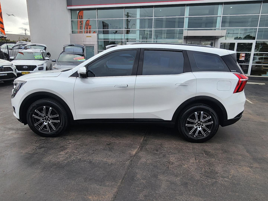 2023 Mahindra XUV700  AX7L SUV Image 6