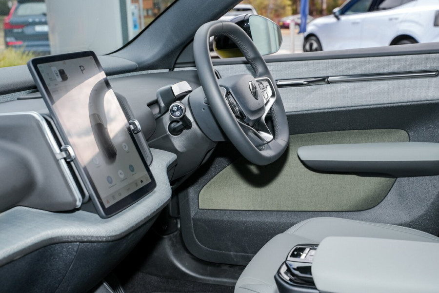2024 MY25 Volvo EX30  Single Motor Extended Range Plus SUV Image 30