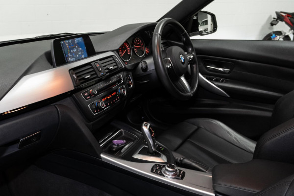 2015 BMW 3 Series F30 316i Sport Line Sedan image 8