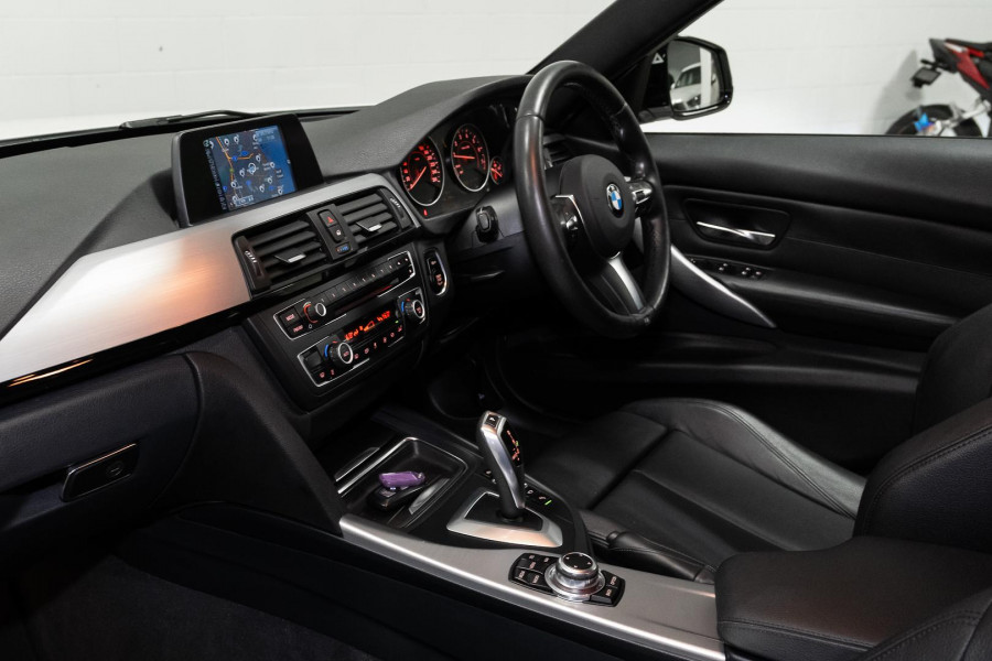2015 BMW 3 Series F30 316i Sport Line Sedan