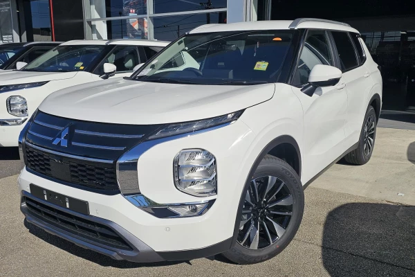 2026 Mitsubishi Outlander ZM LS SUV Image 1