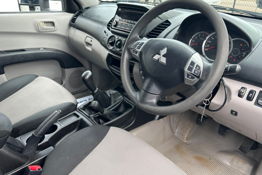 2014 MY15 Mitsubishi Triton MN GLX Ute Image 11