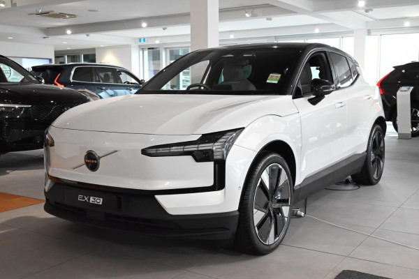 2025 Volvo EX30  Twin Motor Performance Ultra SUV Image 3