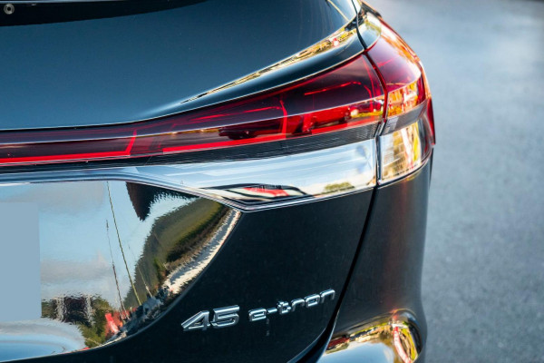 2025 Audi Q4 e-tron F4 45 SUV image 24