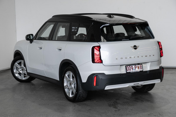 2024 MINI Countryman U25 E Classic SUV image 2