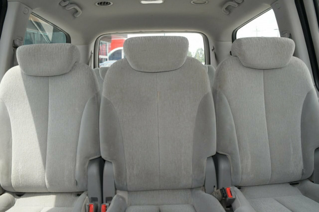 2010 Kia Grand Carnival Si 11 of 19