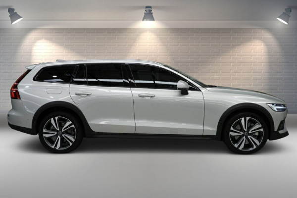 2021 MY22 Volvo V60 Cross Country Z Series B5 Convertible Image 5