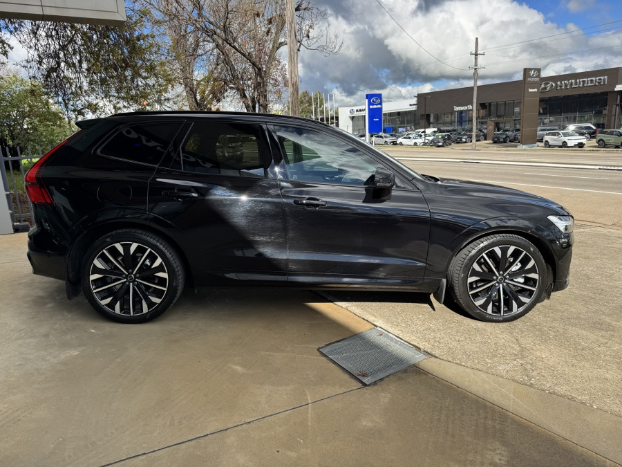 2026 Volvo XC60 UZ Ultra T8 Plug-in Hybrid Dark SUV Image 4