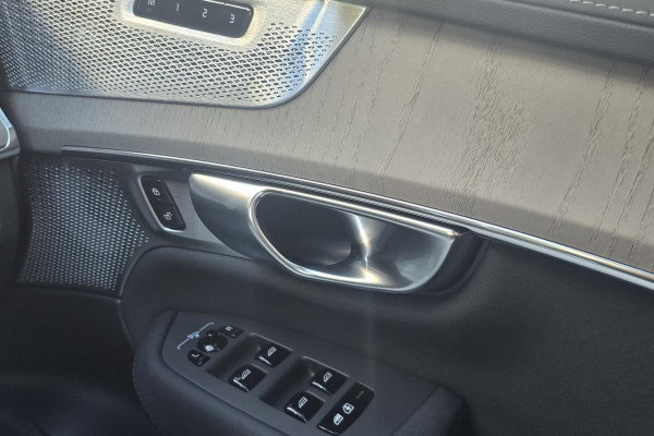 2026 Volvo XC90 L Series Ultra B5 Dark SUV Image 18