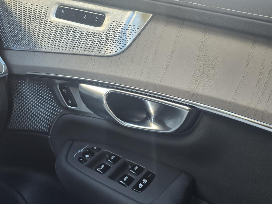 2026 Volvo XC90 L Series Ultra B5 Dark SUV Image 18