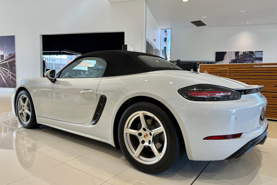 2016 MY17 Porsche 718 982  Convertible Image 10