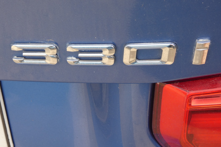 2016 BMW 330i F30 LCI LUXURY LINE Sedan Image 7
