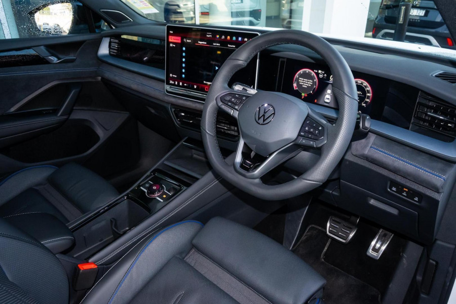 2025 MY26 Volkswagen Tayron R4 195TSI R-Line SUV Image 9