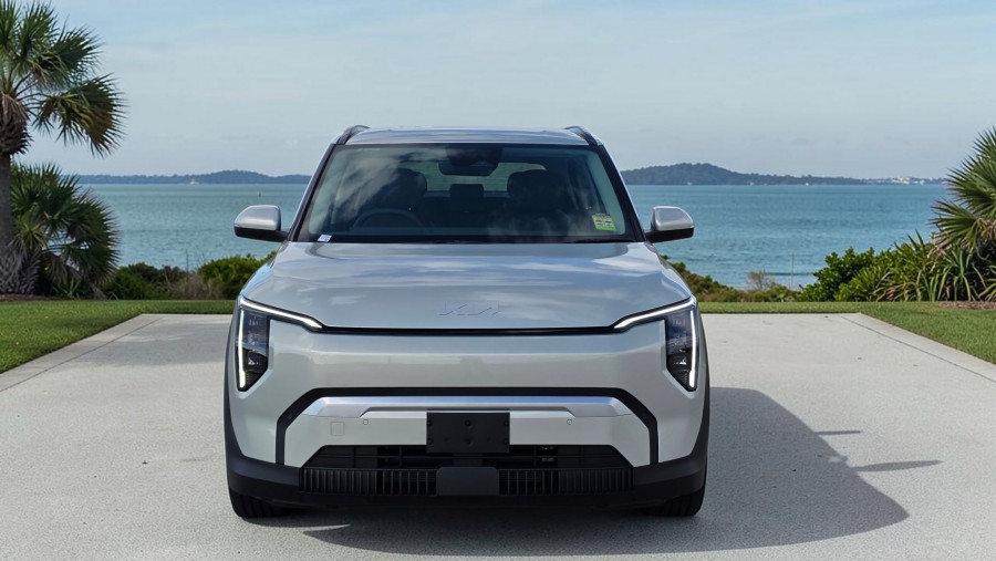 2026 Kia EV3 SV Air Long Range SUV Image 3